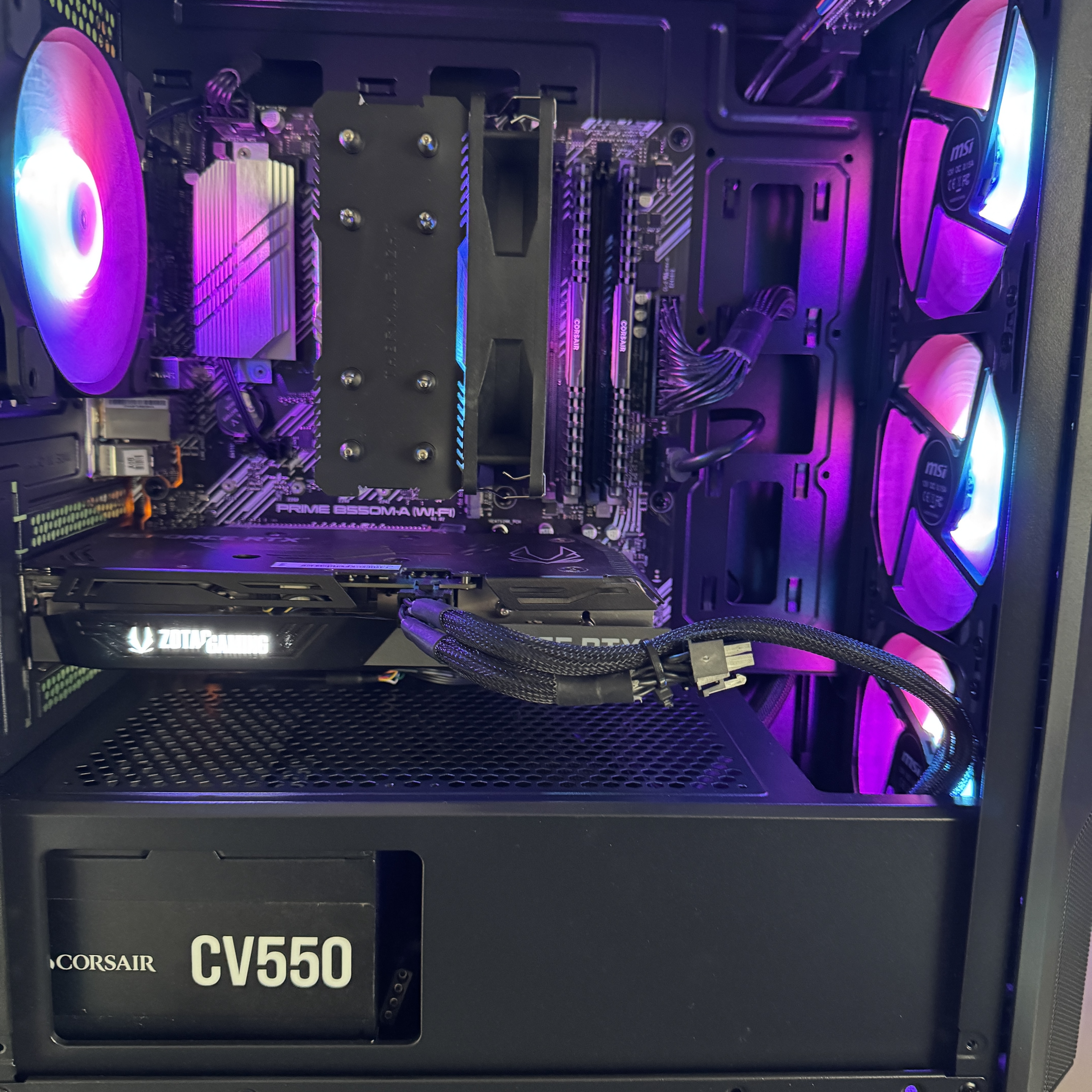 Intérieur du PC : RTX 3060 Ti Zotac, ventirad Thermalright et RAM Corsair